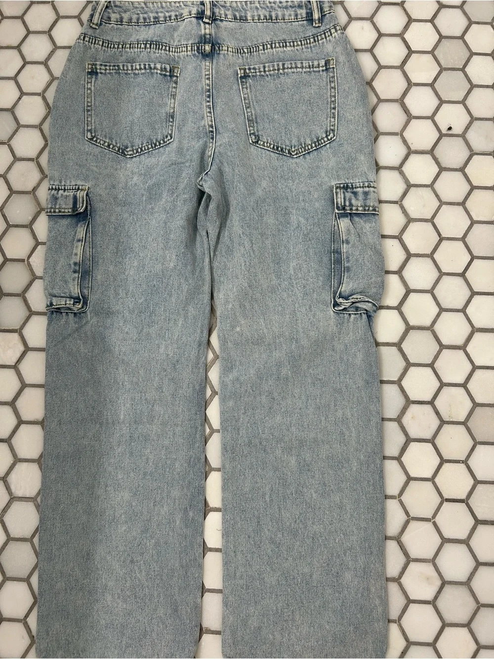 Light Blue Straight Cargo Jeans with Knee Distress - Unbranded
